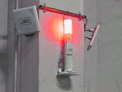 誤出庫など、正規でない製品を認識した時には、赤ランプ点灯・点滅で注意を促します。