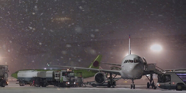 Grasp the position of the aircraft at night and in bad weather, which is difficult